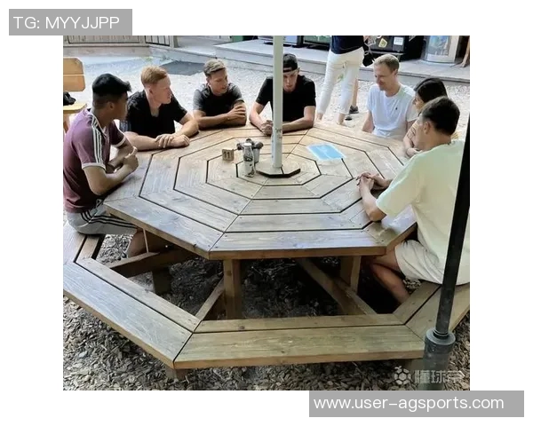 拜仁全队友谊赛后举行团建聚餐活动提升球队凝聚力